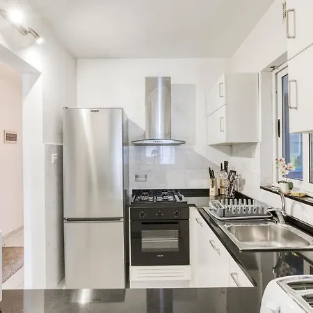 Centre In St Julians/pv With Spacious Living By 360 Estates *